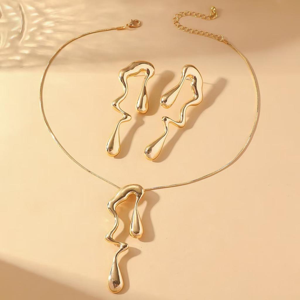 Flytande oregelbundna geometriska örhängen söta och coola personlighetsdesignkänsla enkla legeringsvattendroppeörhängen