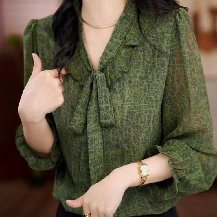 Elegant Plus Size Green Floral Chiffon Bow Top for Women M