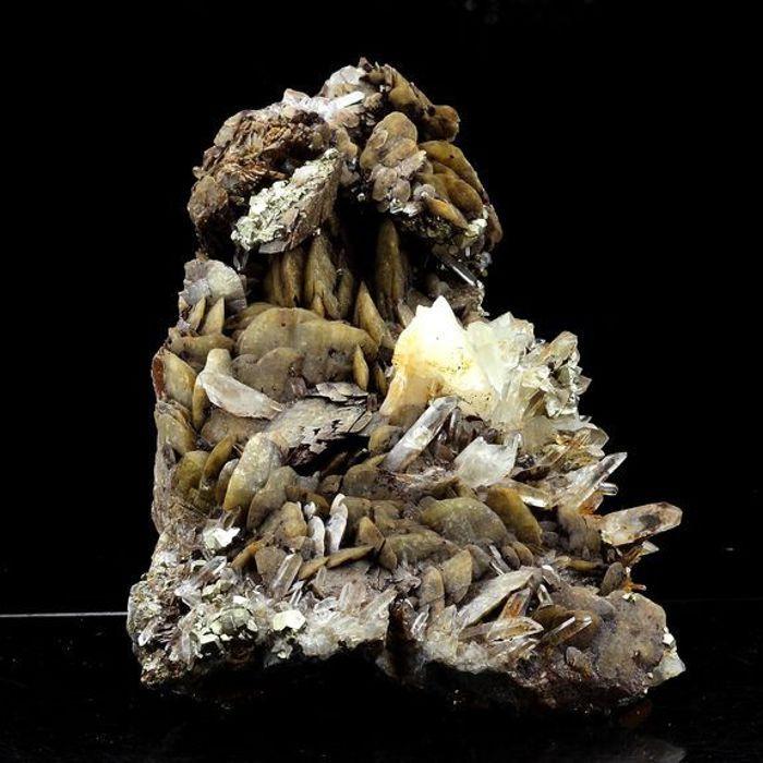 Pierres et Minéraux. Siderite, Quartz, Pyrite. 2198.0 ct. Saint-Pierre-de-Mésage, Vizille, France.