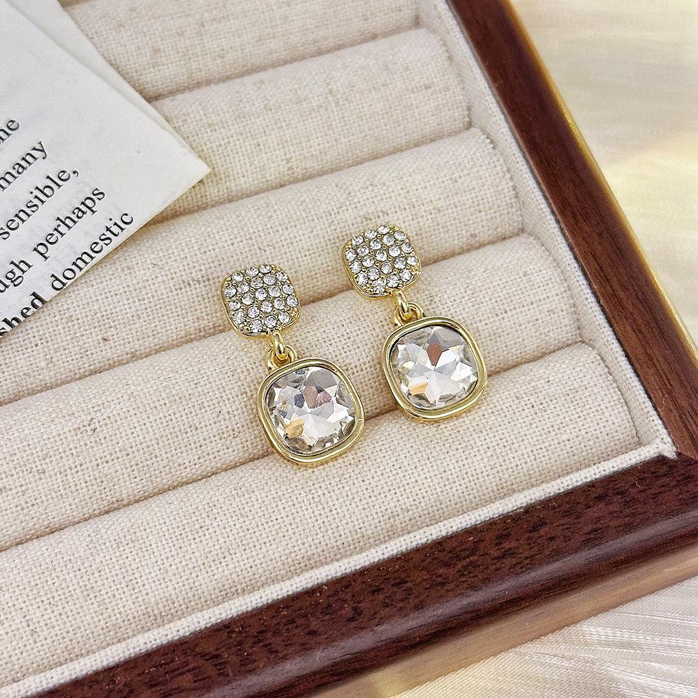 Fashion Geometric Diamond Earrings Niche Temperament Simple Versatile Earrings Light Luxury Premium Earrings