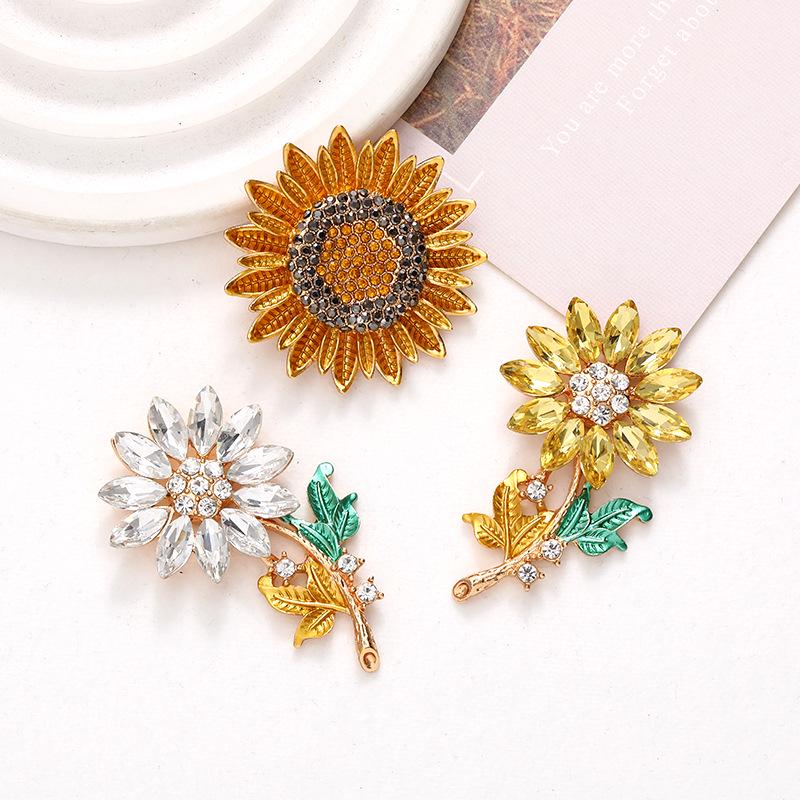 

Yilian Fashion Crystal Sunflower DIY Jewelry & Phone Shell Accessories Sunflower