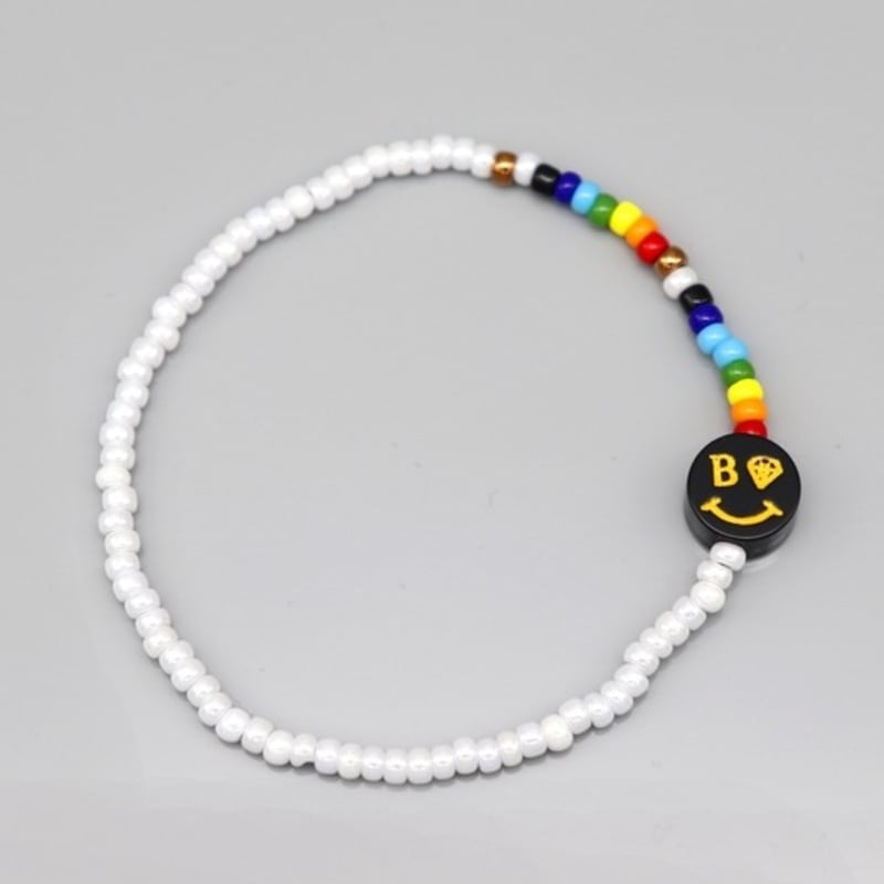 BONBEAU Armband mit Regenbogenperlen und Smiley-Anhänger, 5 Farben