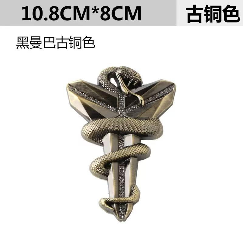 Serpente Mamba Spirit Intorno alla Spada Intarsiata Diamante Adesivo per Auto Argento Brillante Emblema Metallico 3D Griglia Auto / Posteriore Modifica Personalizzata Emblema Decorativo