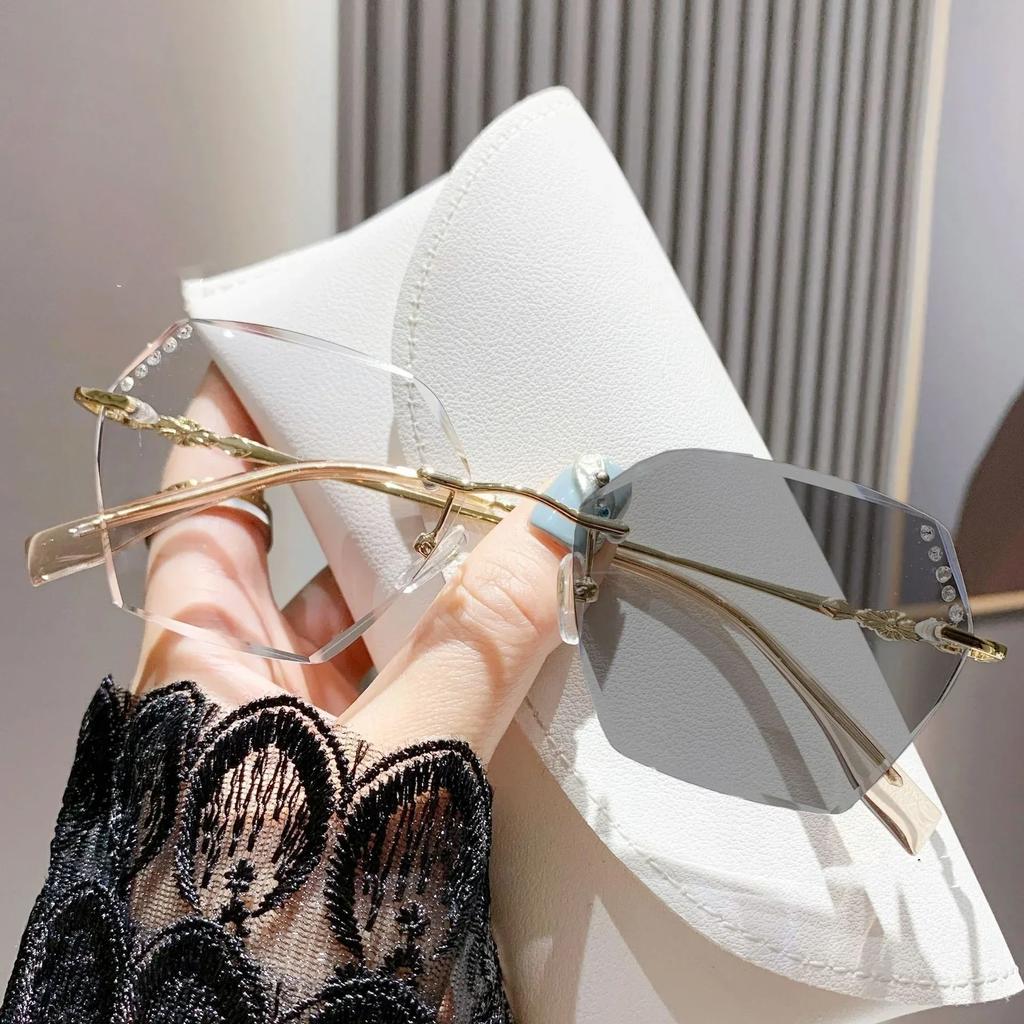 Frameless Diamond Studded Color Changing Myopia Glasses Fashion Oversized Frame Photochromic Eyewear Utral Ight Minus Eyeglasses