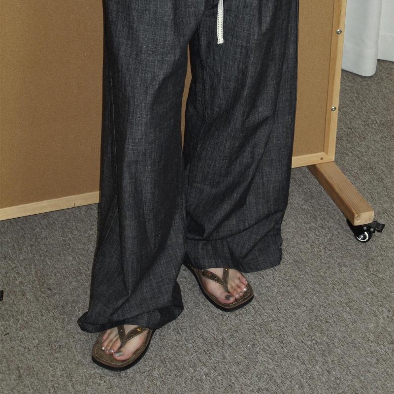 Cowhide Version~ Niche Retro Matte Leather Rhinestone Clip Feet Thick-soled Flip-flops Women Wear Beach Flat-bottomed Cool Slippers