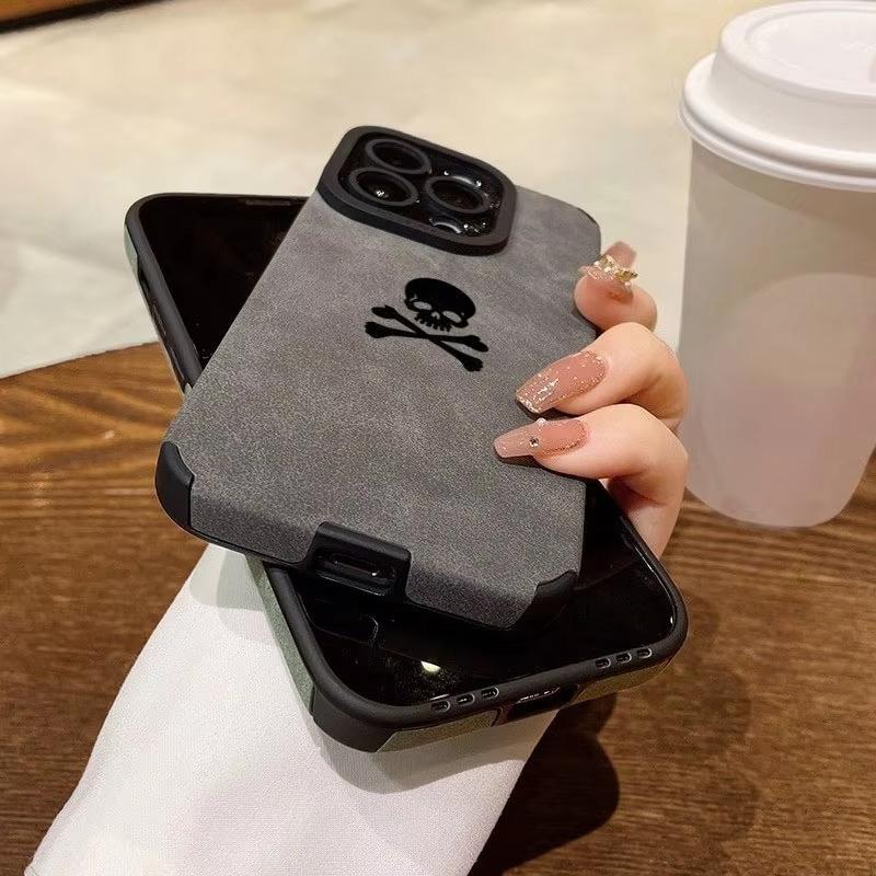 Fashion Matte Black Skull Phone Case for iPhone 17 16 15 14 13 12 11 Pro Max 17 Air X XR XS 16E Plus Faux Leather Cover