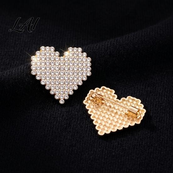Elegant Alloy Jewelry Rhinestone Love Heart Brooch for Women Golden Plated Shape Lapel Pin Pin Romantic Accessories Clothing Suits Scarves
