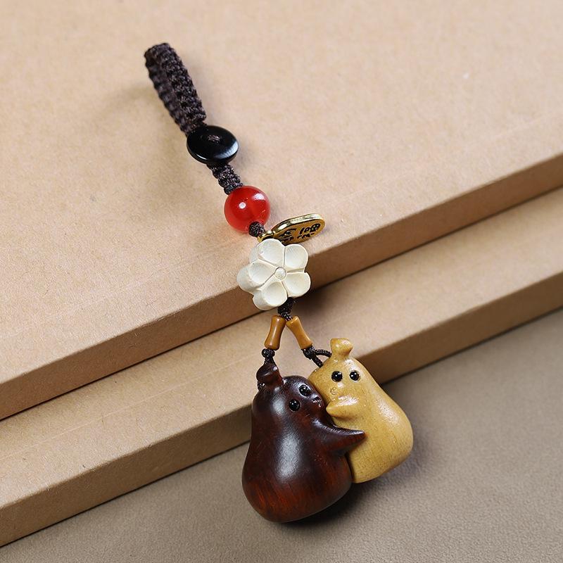 Unisex Personalized Hugging Pear Keychain: Red & Green Sandalwood Pendant Phone Chain