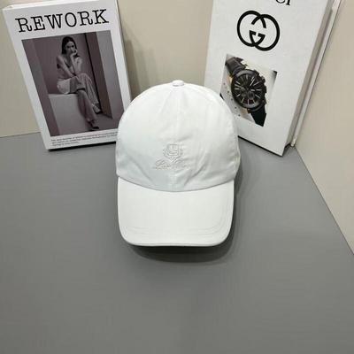 Cepures – Naģenes un cepures