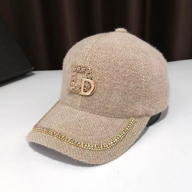 Women's D Letter Rhinestone Winter Duckbill Hat: Warm, Slimming, Sun Protection Cap