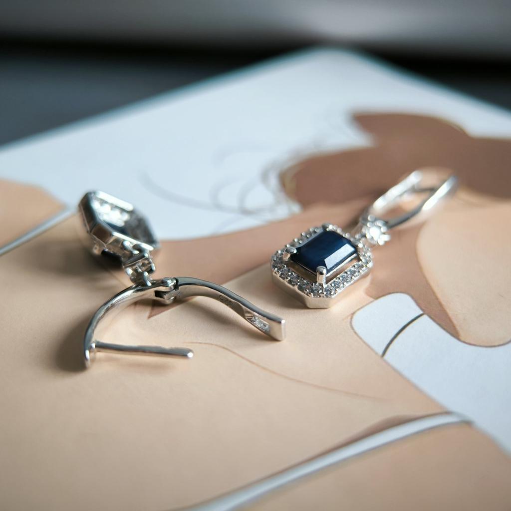 Серебряные серьги с натуральным сапфиром 3.628ct, фианитами (2202653)