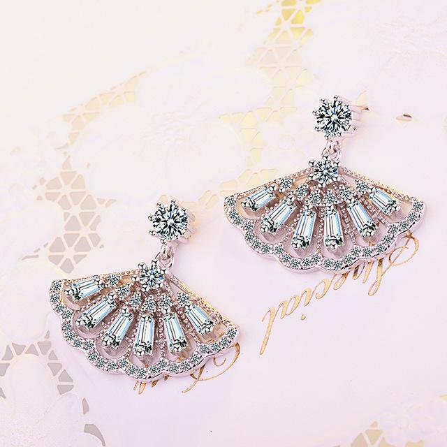 

Серьги Женские Женские Ухо 18K Розовое Золото Тон Ювелирные Изделия Оригинальные Алмазные Серьги Тонкая Треугольная Розовое Золото Тон Orecchini Алмазный Драгоценный Камень Модные Гвоздики для Ушей