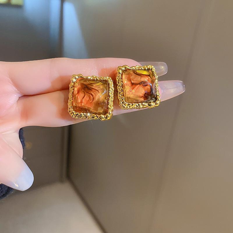 French Baroque Pearl Flower Tassel Earrings: Elegant Silver Needle Studs with a Light Luxury Touch