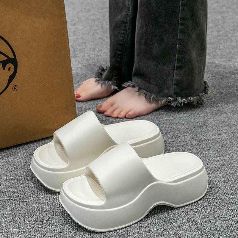 Tøfler med tykk såle for kvinners sommer yttertøy, nye moteriktige forhøyede hæler, strand muffinbunn kule tøfler for kvinner
