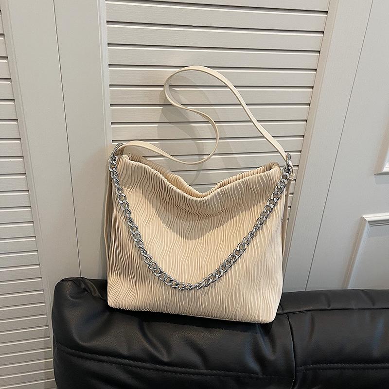 Large-capacity Light Luxury Tote Bag Women's 2025 New High-end Chain Handbag Versatile Shoulder Messenger Bag Tide