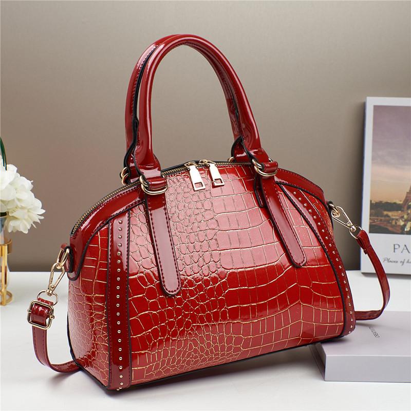 2025 Luxury Designer Women Alligator Pattern Handbags High End Golden Lines Large Capacity Crossbody Bag New Fashion Tote Bag