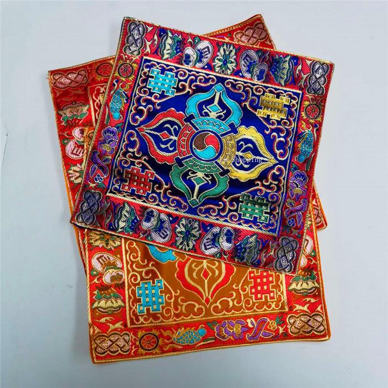 Cuscino/Tappetino per Campana Ricamato Rosso/Giallo/Blu con Strumenti Rituali Vajra Otto Oggetti Auspiciosi Tessuto Tibetano Forniture Buddiste