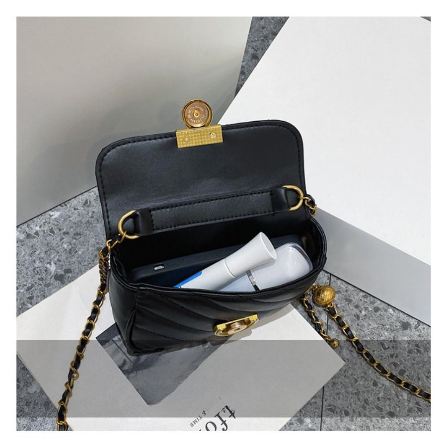 Fashion Quilted Stitching Chain Shoulder Bag for Women Small Lock Clasp Crossbody Purse