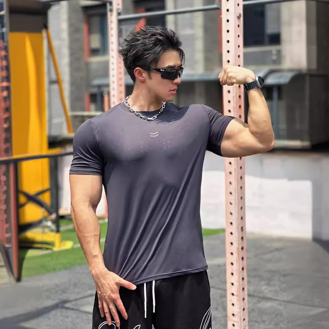

Американский стиль Мужская полуприталенная спортивная футболка с коротким рукавом для занятий фитнесом, баскетболом, бегом, тренировками XXXL серый