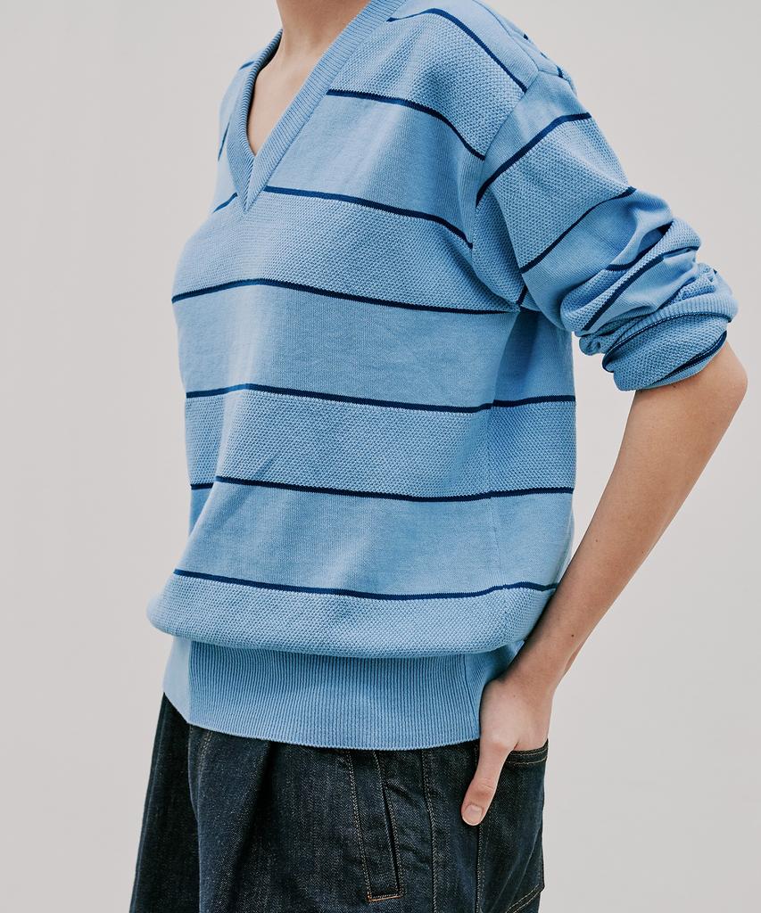 Beullaengkeulumumeon Striped V-Neck Knit_Blue