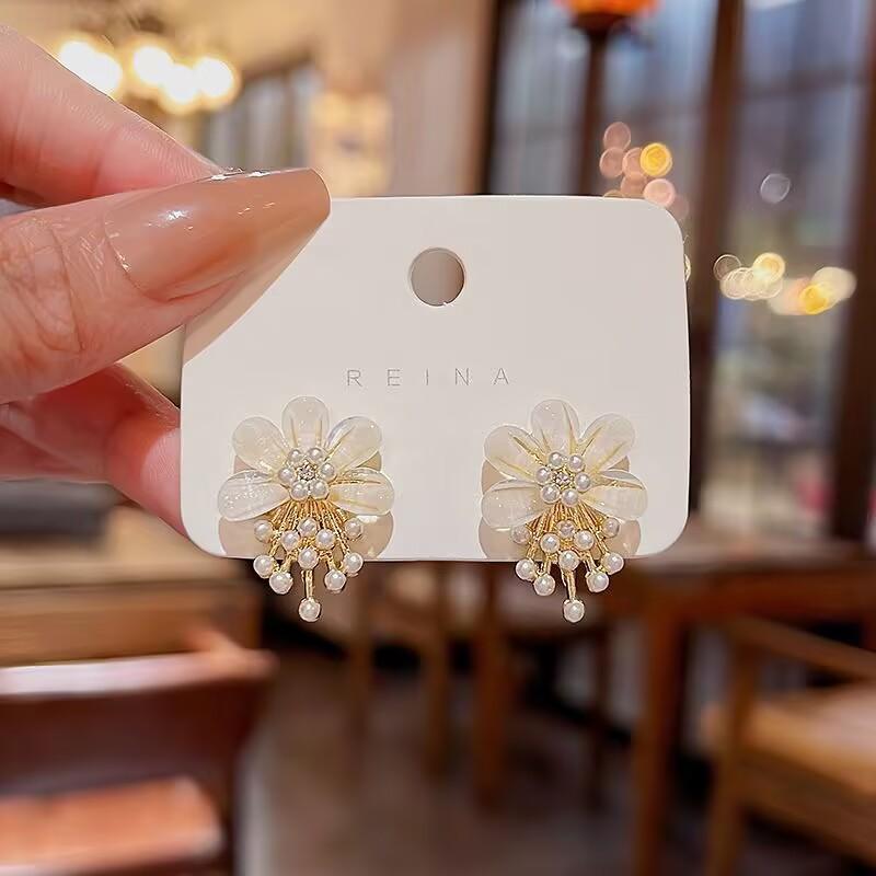 Korean Flower Stud Earrings for Women Rhinestone Faux Pearl Drop Earrings Elegant Ear Studs Spring Birthday Prom Jewelry Gift