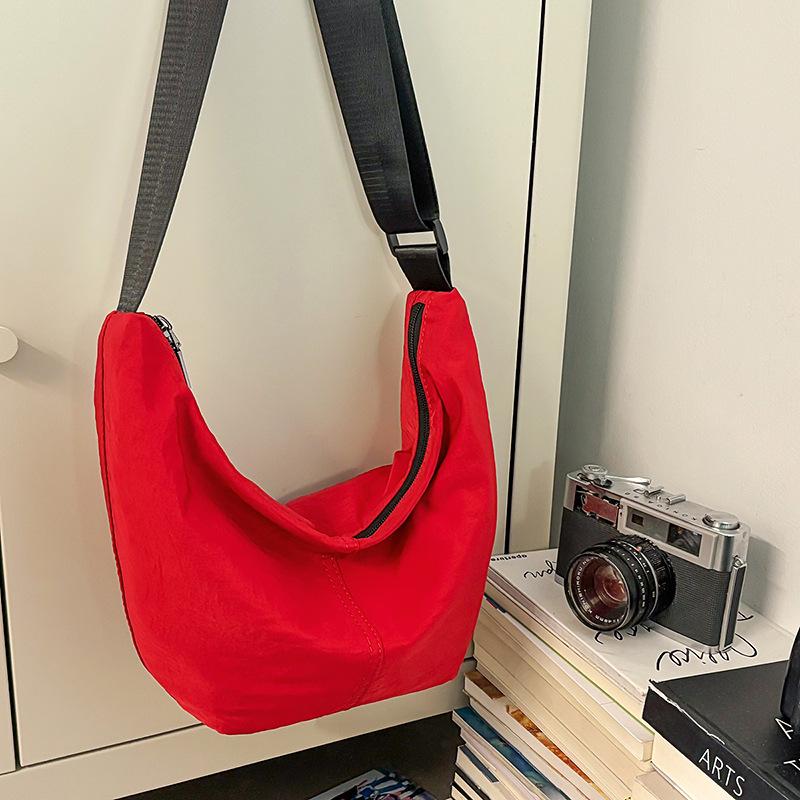 Crossbody bag women's shoulder bag large capacity 2025 summer new bag fashion dumpling bag trend simple cloth bag