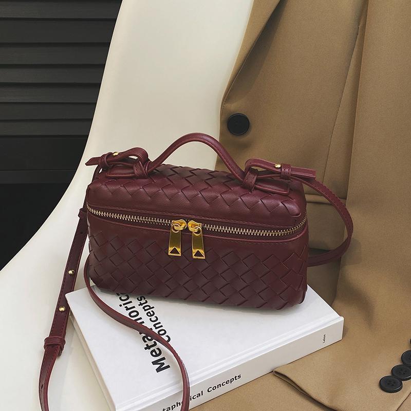Woven Small Pu Handbag Makeup Bag With Inner Pockets For Women Casual Outings