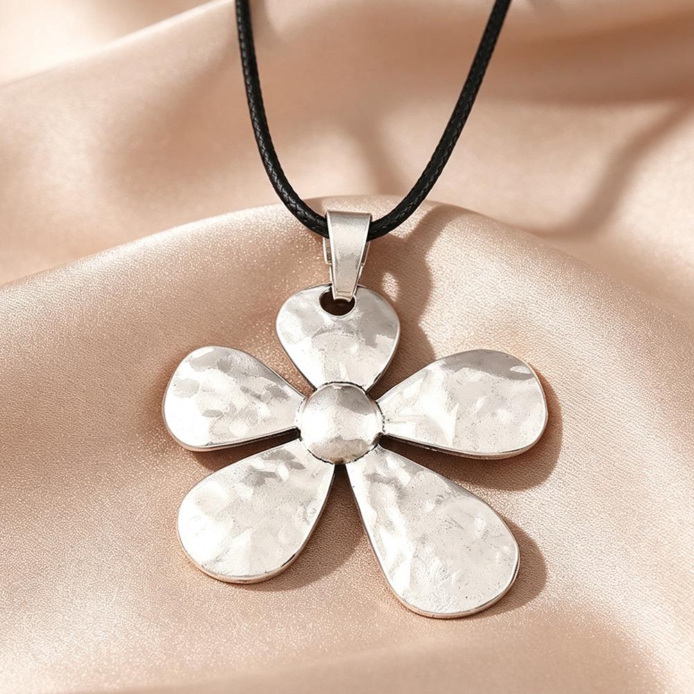 Liquid Flower Pendant Necklace: 5-Color Fashion Wax Cord