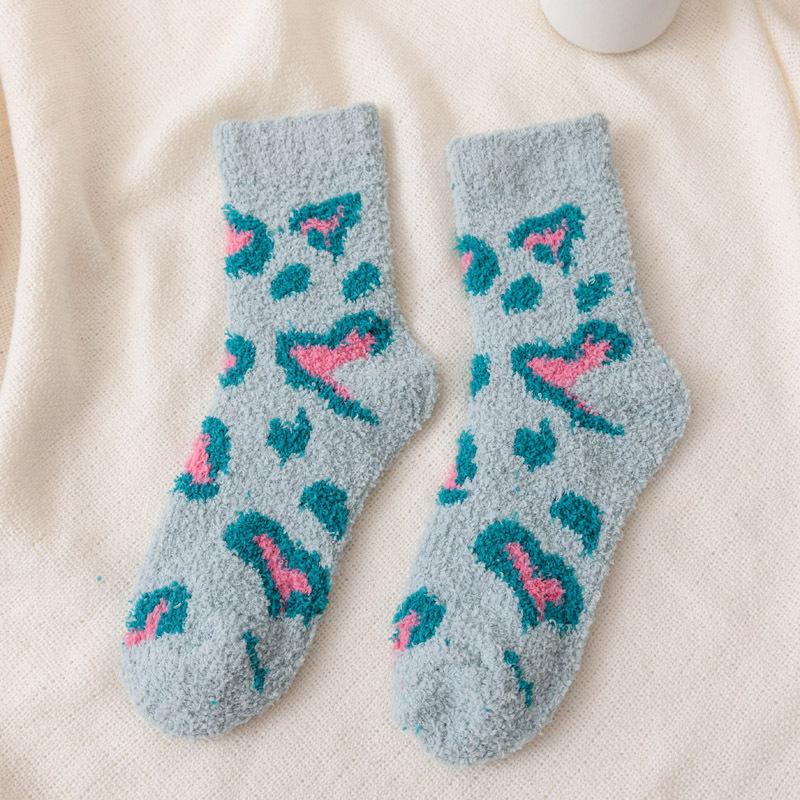 5/10 Pairs Comfortable Casual Autumn Winter Coral Fleece Socks for Women Warm Heart Shaped Floor Socks Cute Thickened Mid Calf Socks for Girls