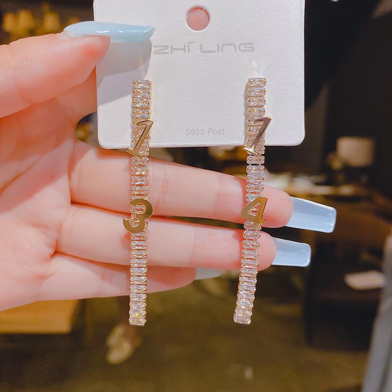 Light luxury high-end sense gold long fringed temperament earrings fashionable atmosphere versatile stud earrings personalized daily earrings