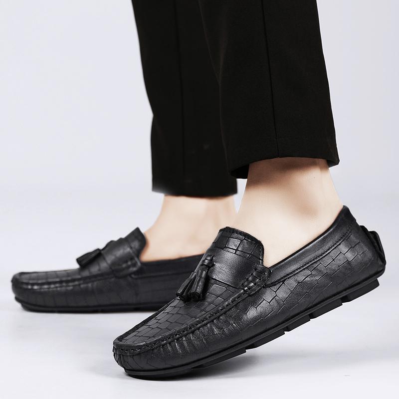 Fashion Hot Sale Men Loafers Luxury Leather Boat Shoes Men Light Breathable Flat Slip On Shoes Casual Moccasin Shoes Men Soft Sole