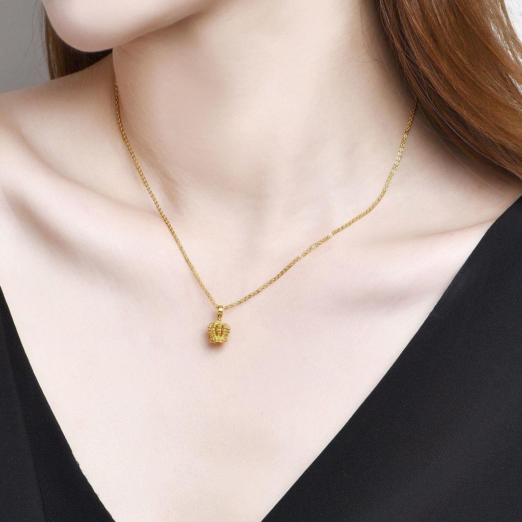 Exquisite Hollow Crown Pendant Gold Clavicle Chain - Luxurious Gift for Mom or Girlfriend