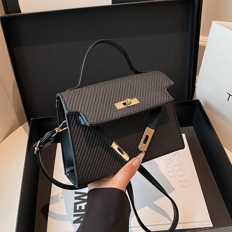 

High-end small square bag popular new fashion shoulder messenger bag temperament handbag women s bag чёрный