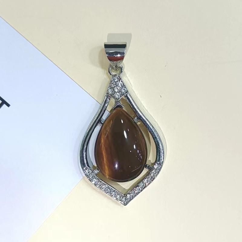 Geometric Shell Pendant Necklace With Abalone Beads And Gold Inlay For Fashion Jewelry Lovers