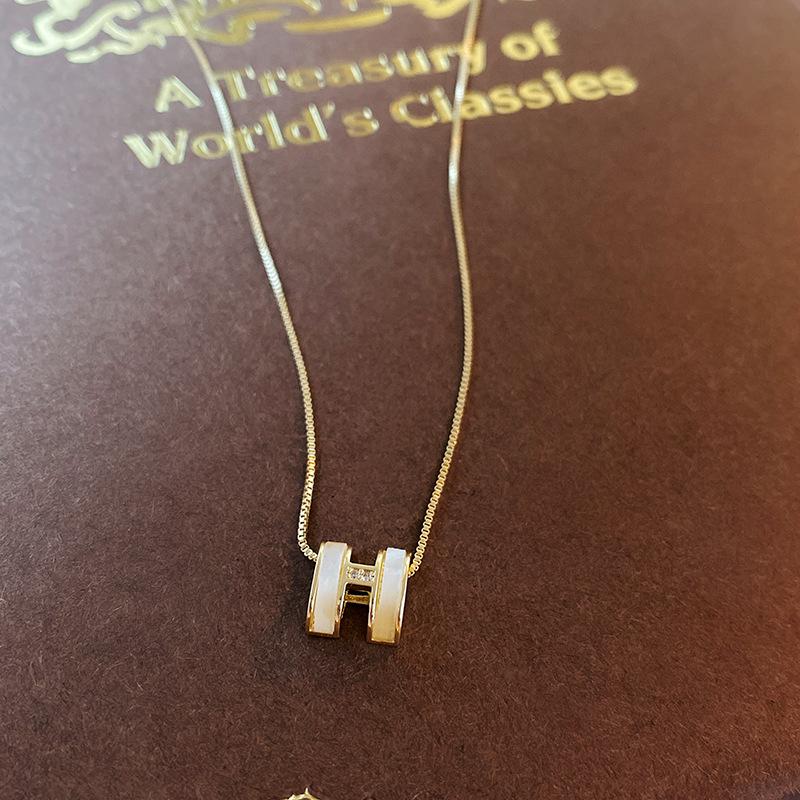Minimalist Titanium Steel Clavicle Necklace with Pearl Pendant for Women - Versatile Cold Style Fashion Jewelry