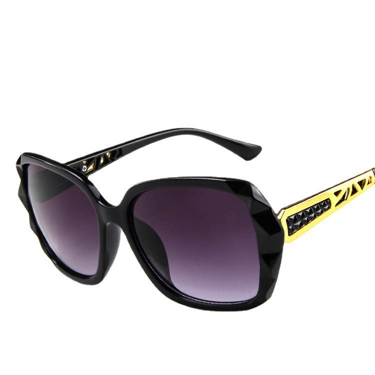 2025 Trendy Women's Retro Large Frame Sunglasses for Sun Protection