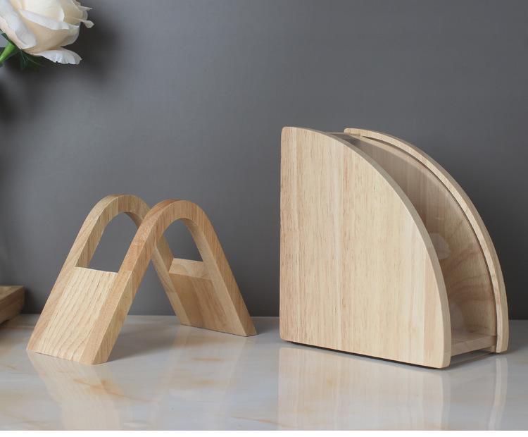 Aufbewahrungsbox für Kaffeefilterpapier aus Massivholz mit staubdichtem V60-Kegelständer und gewölbtem Boden.