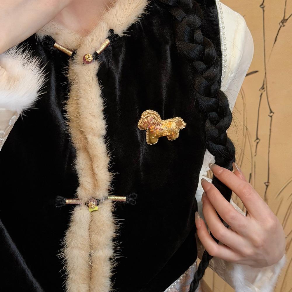 

Cartoon Embroidery Horse Brooch Cute Little Pony Sweater Pin Cloth Fabric Pony Brooch Cheongsam Style 1