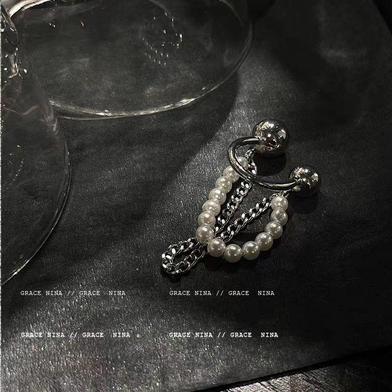 

Sweet and cool girl~ Pearl chain, ear bone clip, ear clip, no pierced earrings, cold style hip-hop earrings.