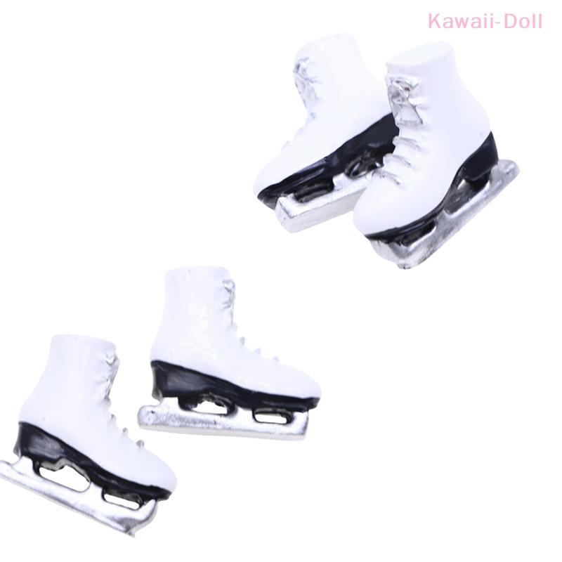 1Pair Mini Simulation Skating Shoes For Kid Doll Roller Skates Decorative Dollhouse Prop Model Gift Kids Toy Doll Accessories