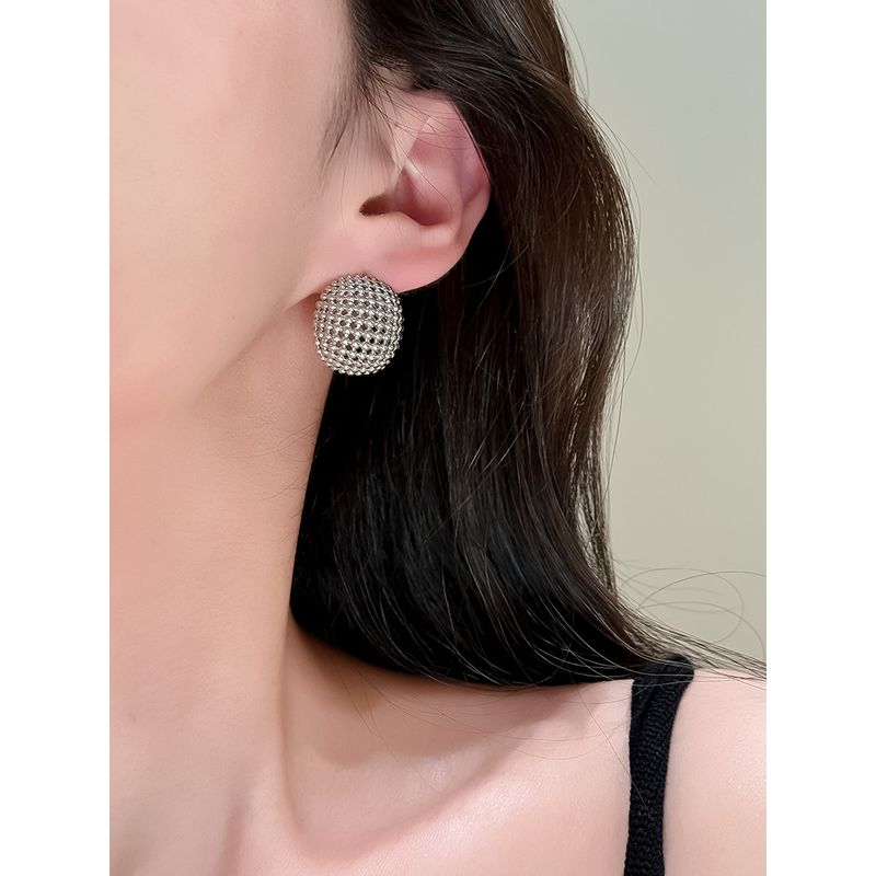 S925 Silver Needle European and American Style Metal Woven Hollow Ball Earrings, Stylish and Trendy Earrings for Women, Light Luxury and Fashionable