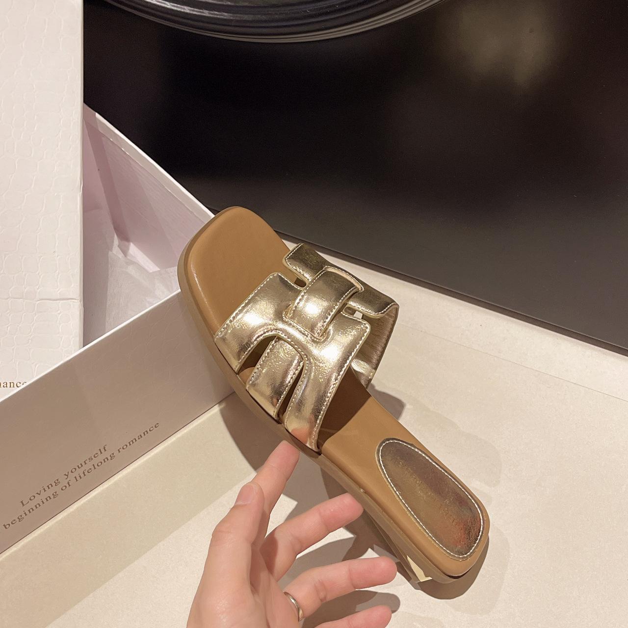 

Fashion thick heel temperament slippers women s 2025 summer new square head high heel European and American casual fashion cool slippers women s shoes 40