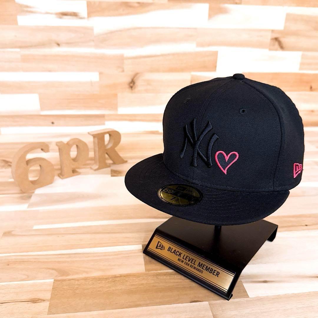 

[USED] Rare New Era x Yankees Mini Heart NY Logo Cap in Black and Pink