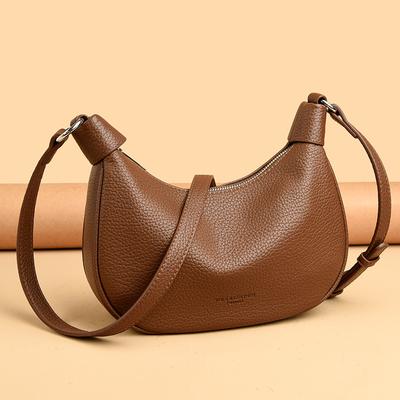 A Stylish Handbag with A Trendy Korean Style and A Simple Crossbody Crescent-shaped Bag
