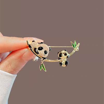 New Chinese Cute Panda Brooch Fashion Versatile Animal Bamboo Brooch New Light Luxury Pin Jacket Accessories