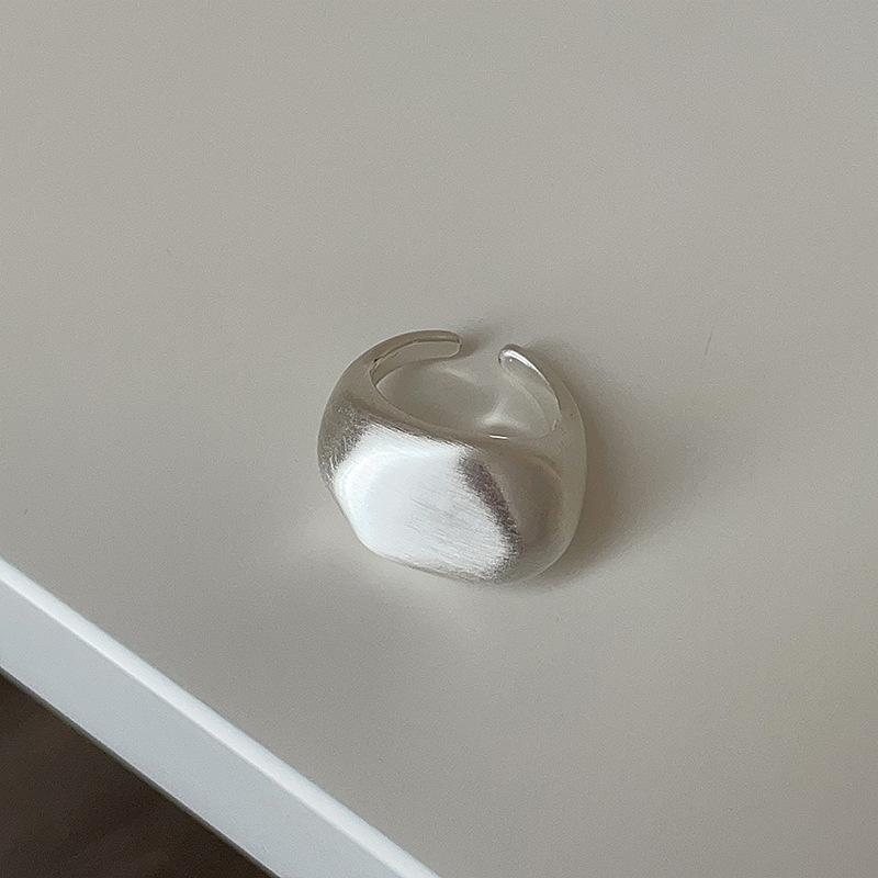 

Неровное изогнутое матовое металлическое открывающееся кольцо женское ретро индивидуальность мода элегантность тренд универсальное кольцо