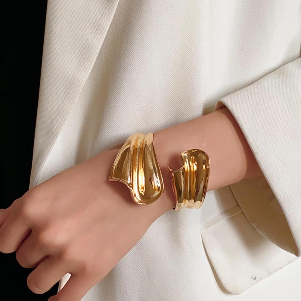 European and American Simple Bracelets, Arm Rings, Niche Cold Wind Temperament Bracelets, High-end Sense and Versatile Jewelry.