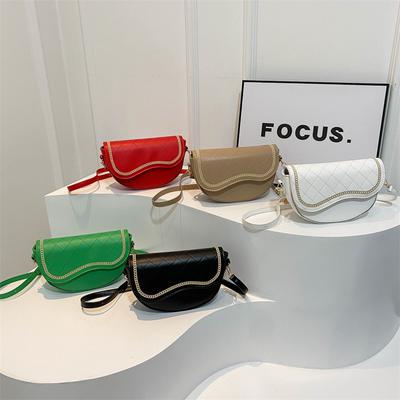 New Fashion Casual and Beautiful Fashion Chain Crossbody Bag Shoulder Saddle Bag Underarm Bag