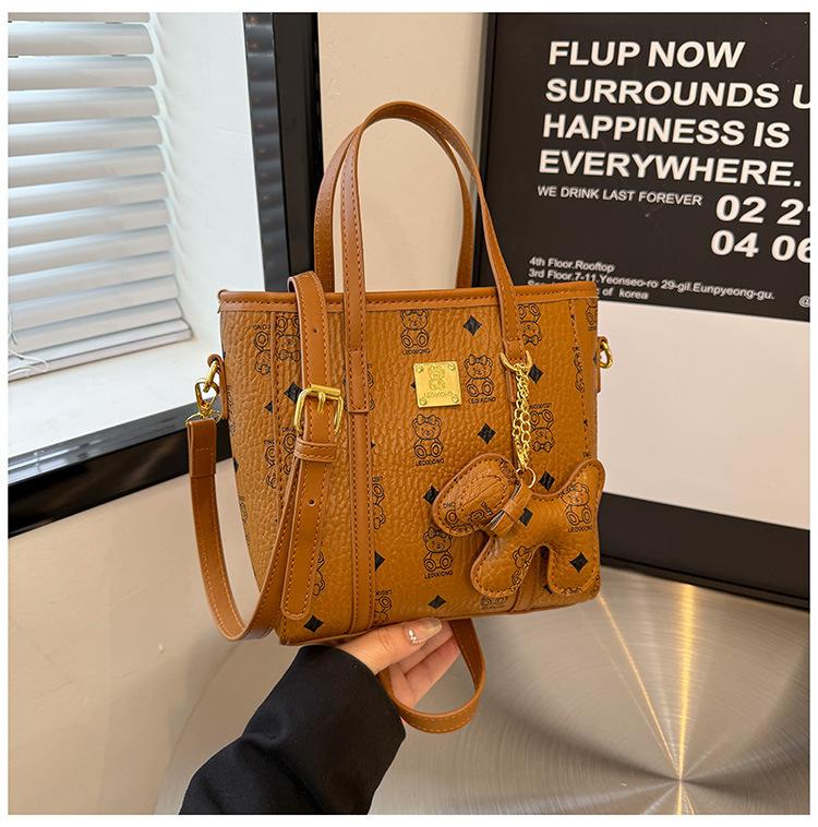 

Нишевая сумка женская 2025 новая мода универсальная сумка-мессенджер популярная портативная маленькая квадратная сумка