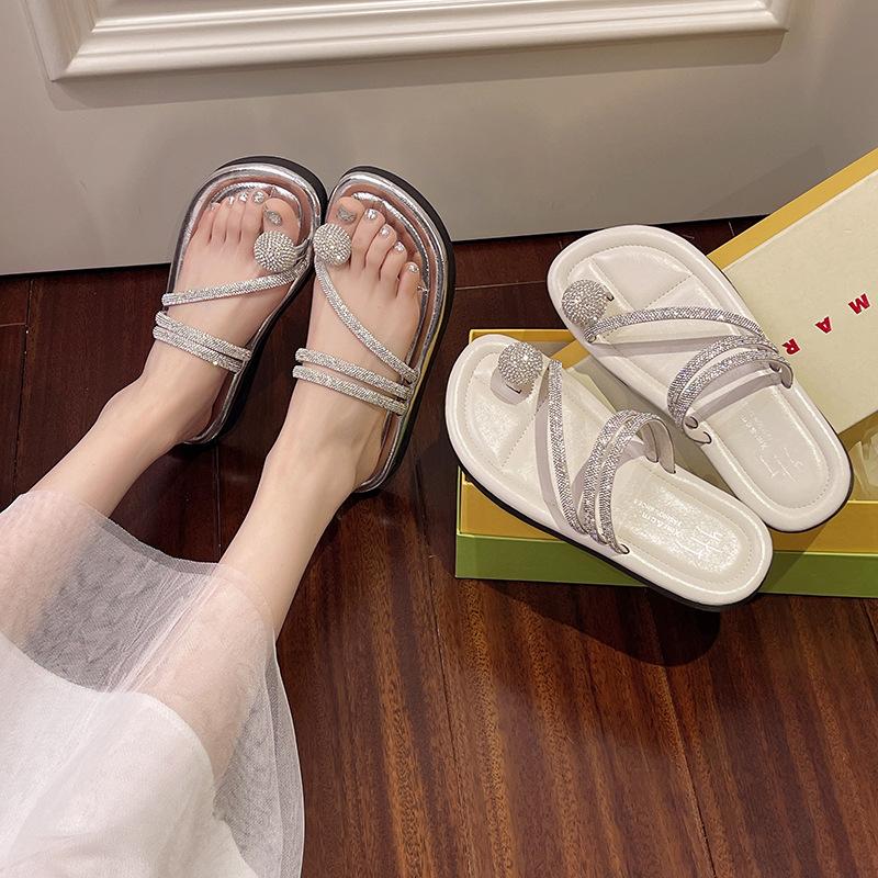 Flat-bottomed cool slippers women's summer wear 2025 new rhinestone fairy wind soft bottom non-slip toe beach one-word drag